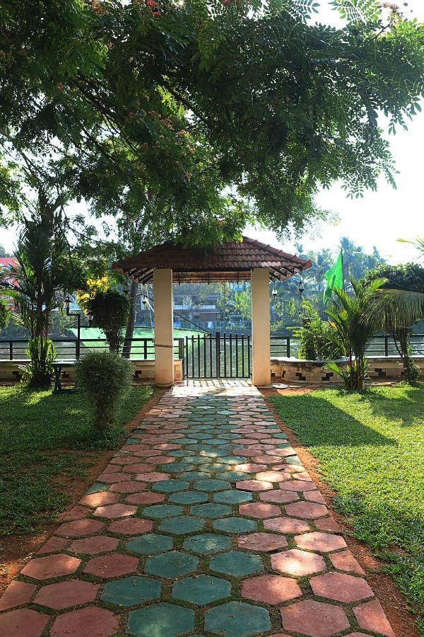 Aquaria The Boutique Resort Kochi Exterior photo